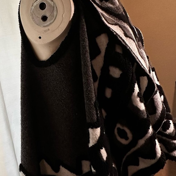 Max Studio Black and Gray Sleeveless Cardigan Poncho - Picture 12 of 12